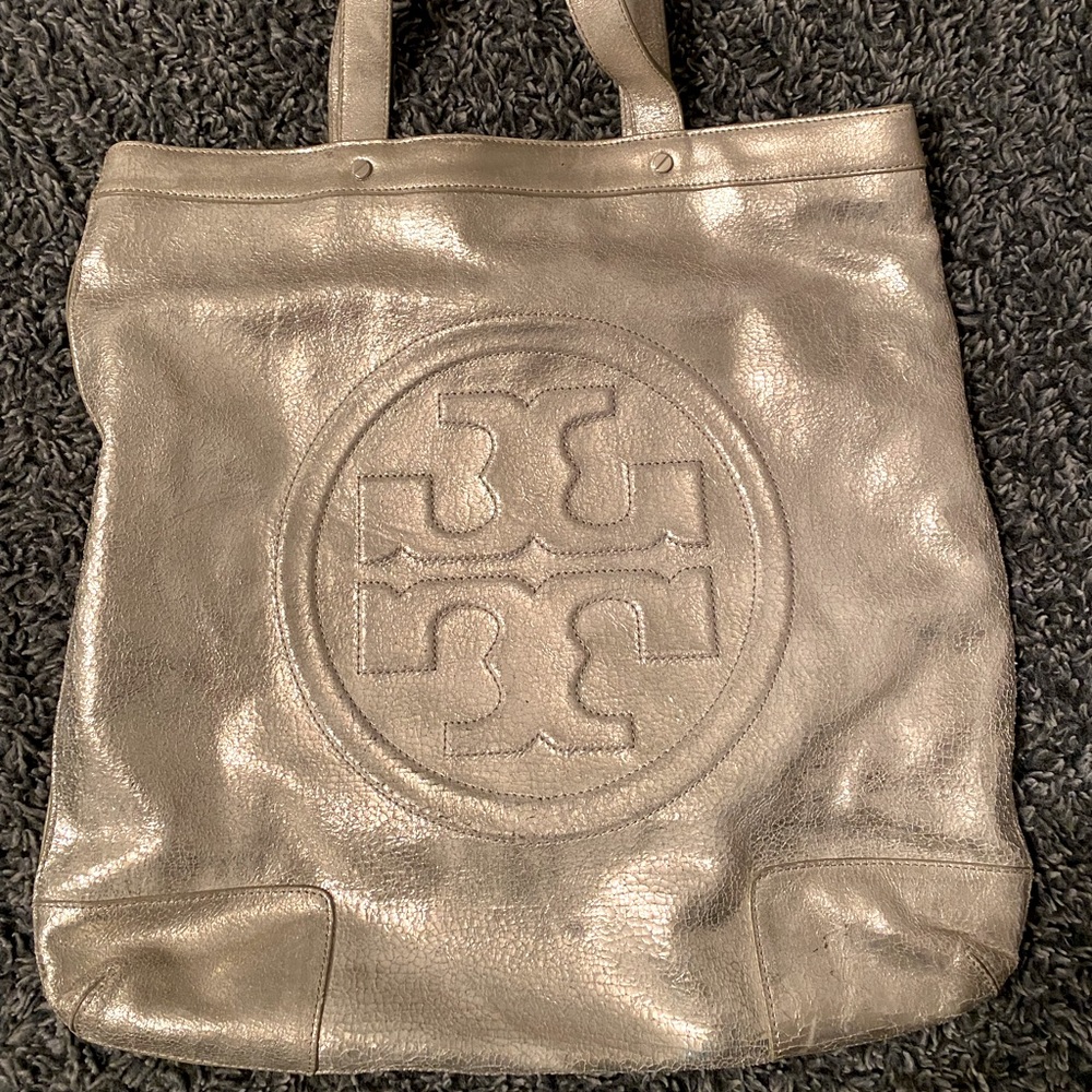 Tory Burch beautiful tote large silver gray distressed look 🤩